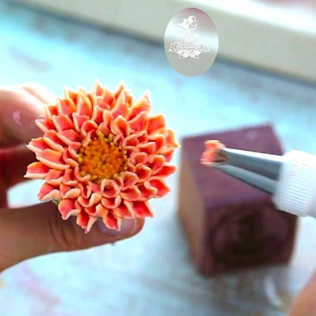 Кондитерская насадка лепесток хризантемы №81 Tulip™ Кондитерская насадка лепесток хризантемы №81 Tulip™