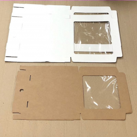 Коробка с окном 20•20•3 см Кафт Эконом (гфрк, сборная) упак. 5-25 шт