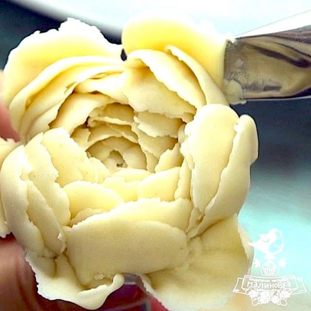 Кондитерская насадка 122 Tulip прорезь 16 мм, лепесток розы изогнутый Кондитерская насадка 122 Tulip прорезь 16 мм, лепесток розы изогнутый